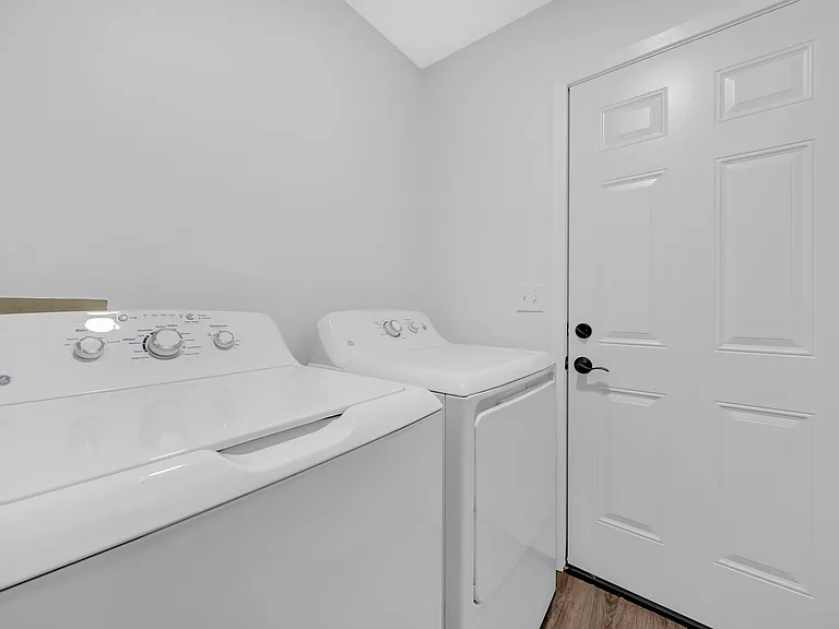 22150 Hill N Dale Dr — Photo 17