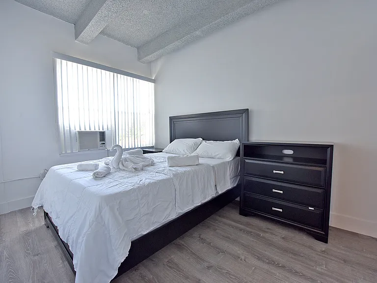 Edwards Apartments — Photo 15