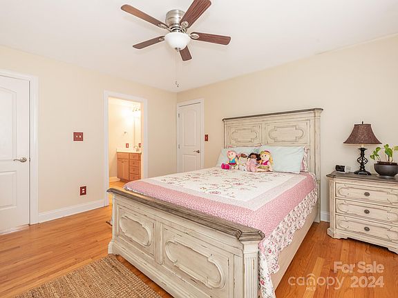 5th image of 3733 Tea Olive Dr