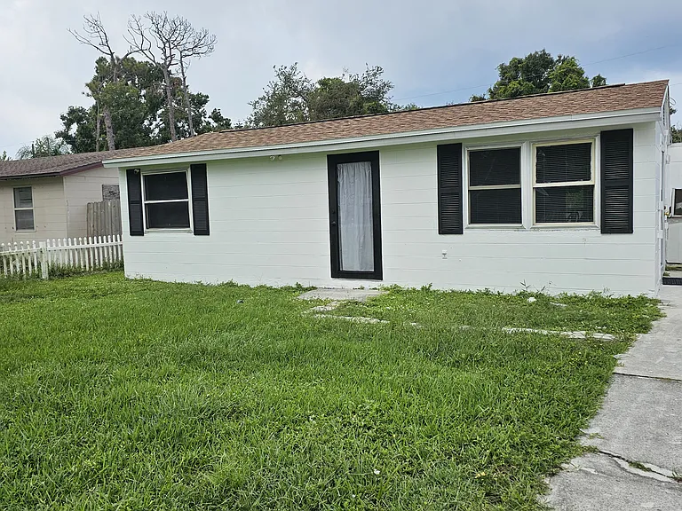 2186 Woodmere Rd — Photo 1