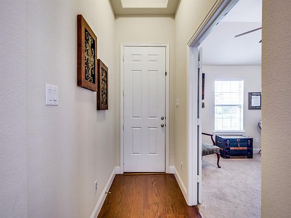 4th image of 284 Hilltop Dr