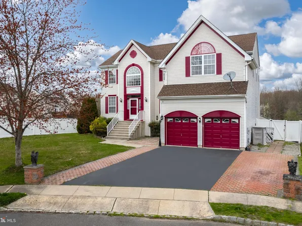 5 Clement Ct, Columbus, NJ 08022