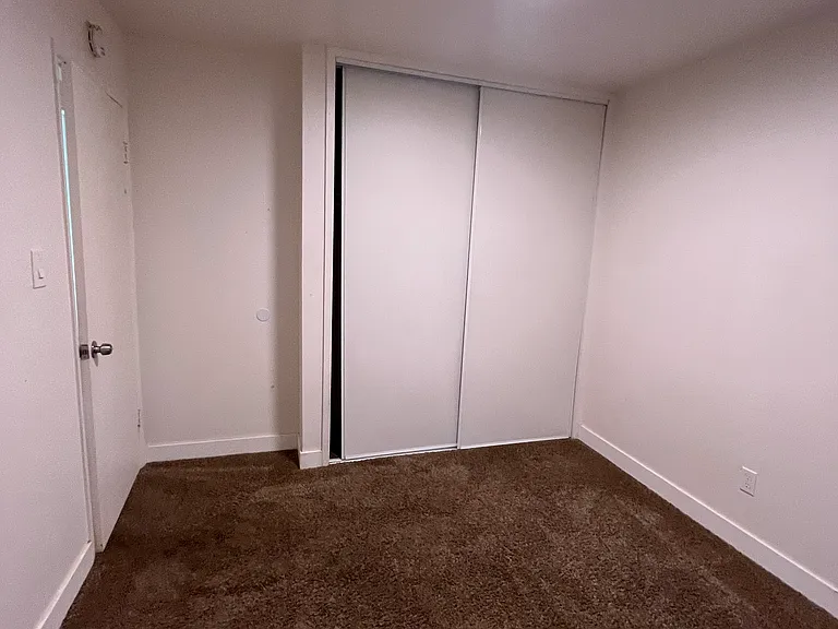 1070-1074 Echo Rd #6 — Photo 3