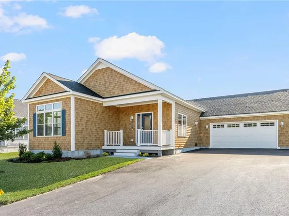 633 S Shore Village Blvd, Wakefield, RI 02879