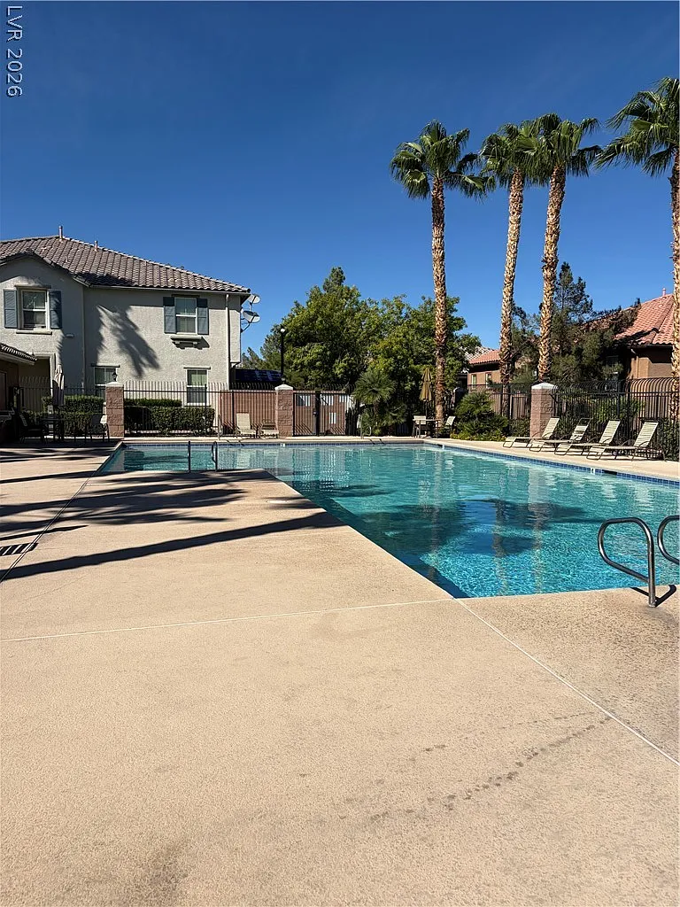 3 bed, 2.5 bath, 1539 sqft, $1,825 — Photo 2