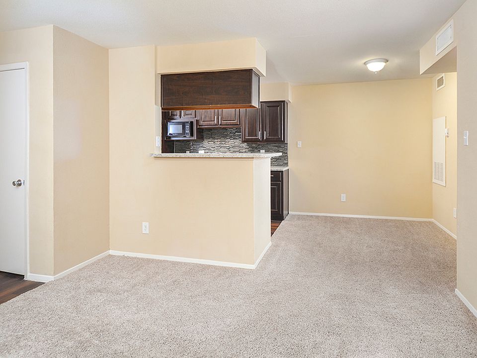 One Bedroom A3 Classic - Kitchen and Dining Area