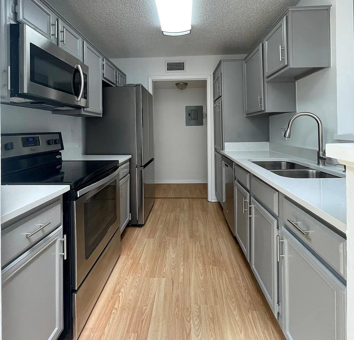 1 bed, 1.0 bath, 961 sqft, $1,200 — Photo 4