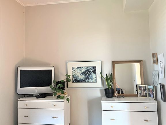 4th image of 2031 W Moffat St #3