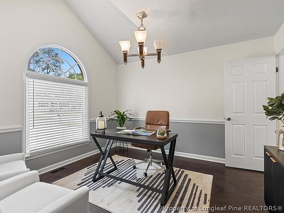 4th image of 1939 Fairforest Dr
