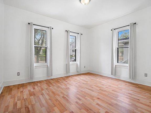 5th image of 842 Sigsbee St SE
