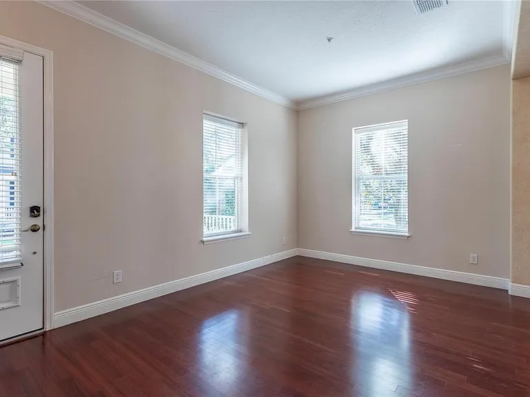1608 Hanks Ave — Photo 6