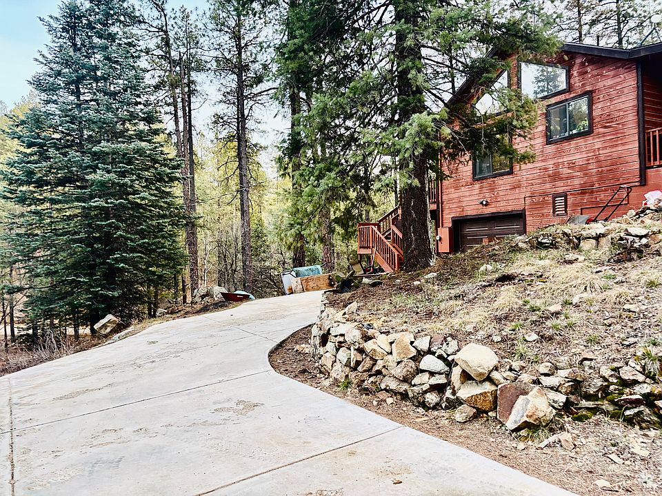 Bottom Unit Studio separate from main house. Cemented Dr way