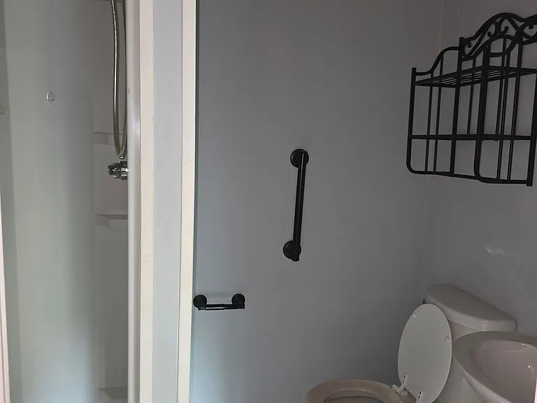 2215 Hillcrest Ave #5-F — Photo 8