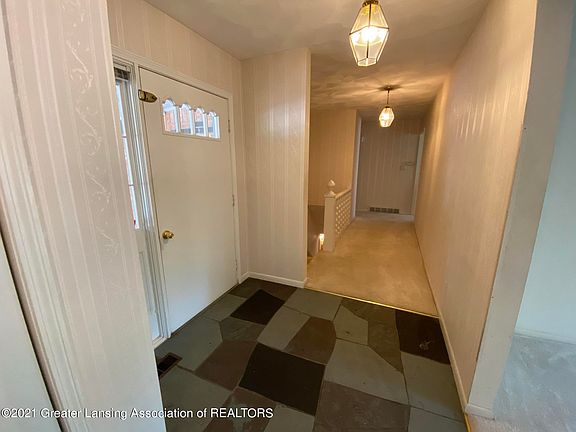 4th image of 3122 E Broadmoor Dr