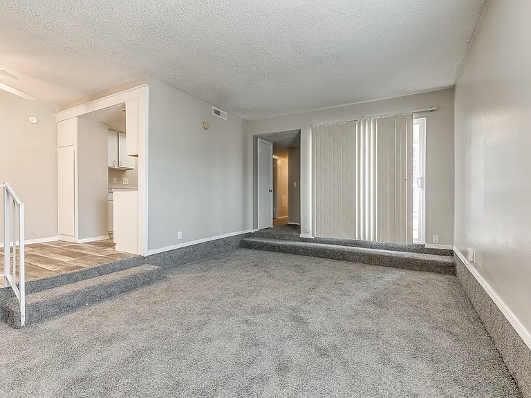Fairfax Apartments — Photo 34