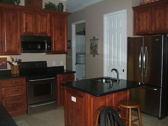 Kitchen-Maple/Silestone
