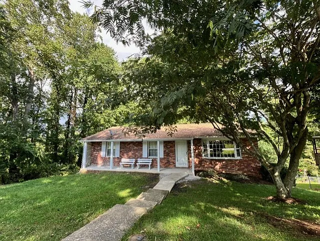 1210 Pinebrook Cir — Photo 2