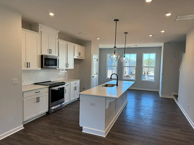 813 Cameron Trl — Photo 10