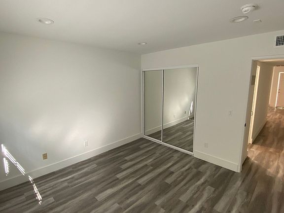 5th image of 821 S Gramercy Dr