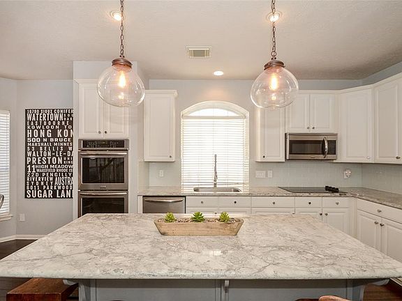 4th image of 6011 Parkwood Pl