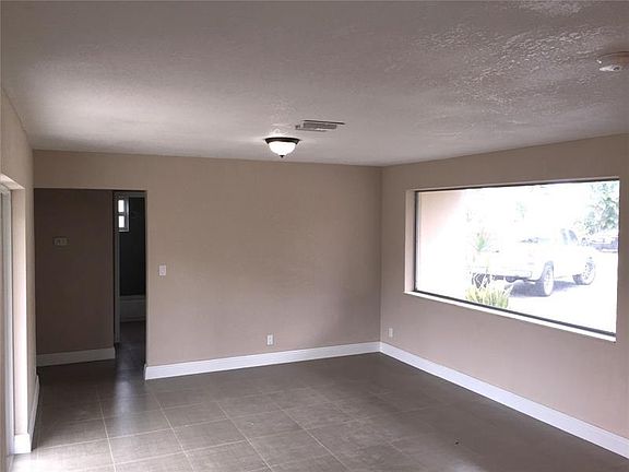 3rd image of 810 NE 50th Ct