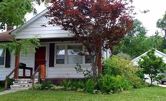 5th image of 22625 Maxine St