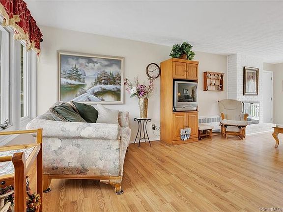 4th image of 65 Mallard Dr