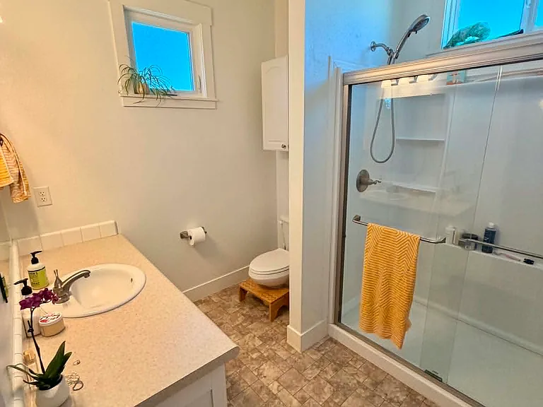 1809 Roth St — Photo 6