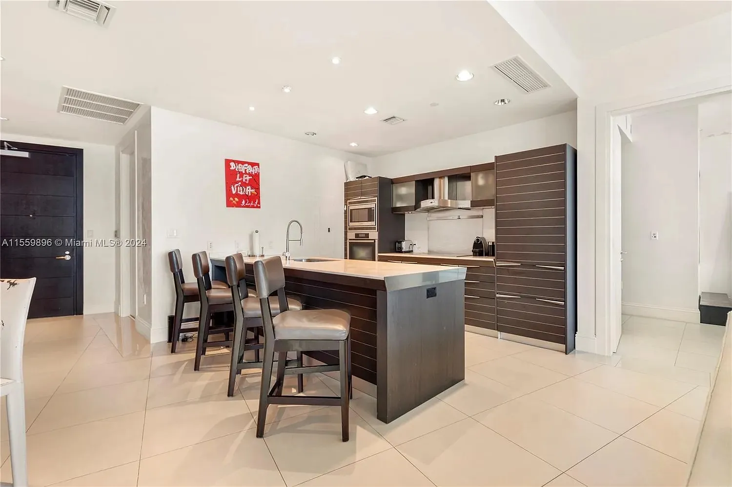 2 bed, 2.5 bath, 1500 sqft, $6,400 — Photo 3