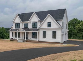 5 Pumpkin Grv, East Lyme, CT 06333
