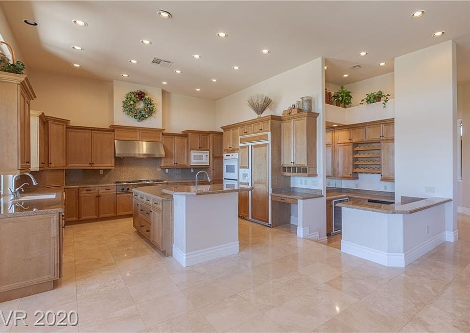 1st image of 10121 Edgecliff Ln