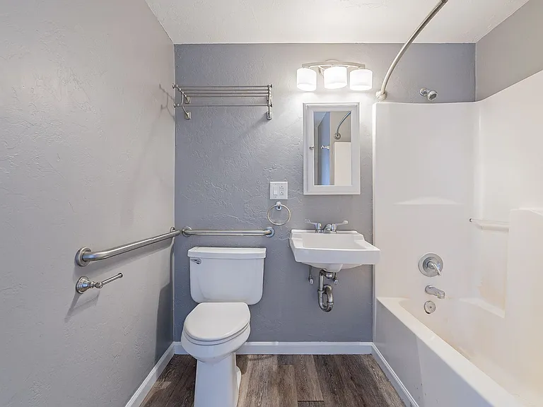 700 N. 7th Ave. ( Main House, A, B, C, D ) — Photo 5