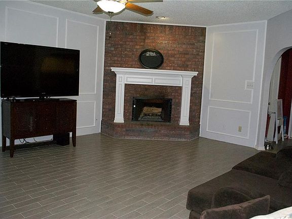 3rd image of 6810 Silverlake Dr