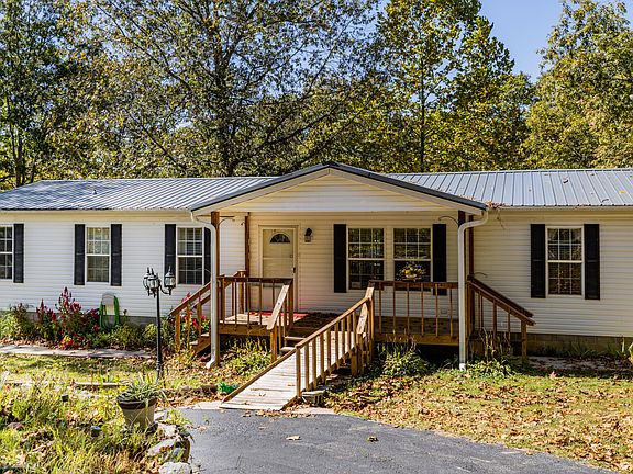 2nd image of 411 Hill Dr