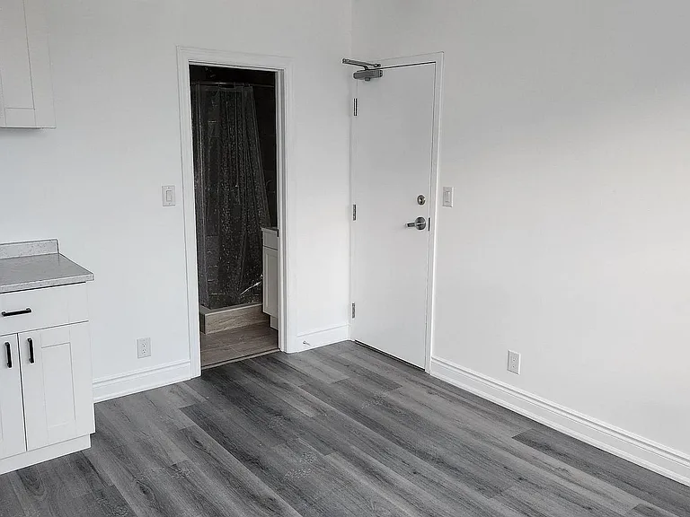 2820 Danforth Ave #210 — Photo 6