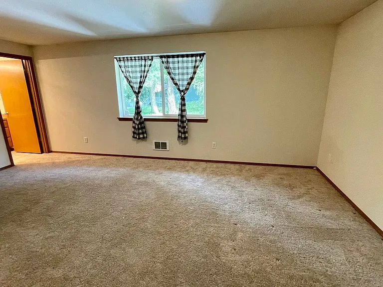 17535 Clear Lake Blvd SE — Photo 28
