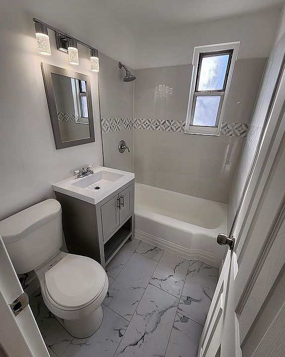 2nd image of 90 Spruce St APT 1B