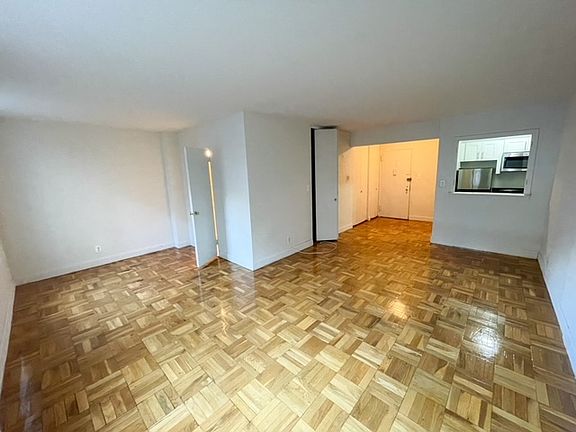 3rd image of 310 W 47th St APT 2A