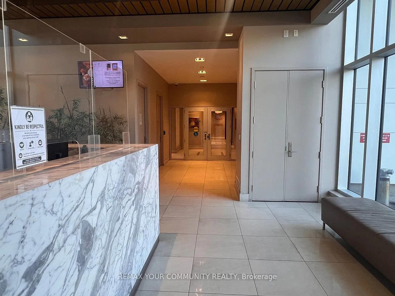 9600 Yonge St — Photo 3