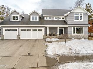 5565 Charlie Ray Dr, Grand Forks, ND 58201