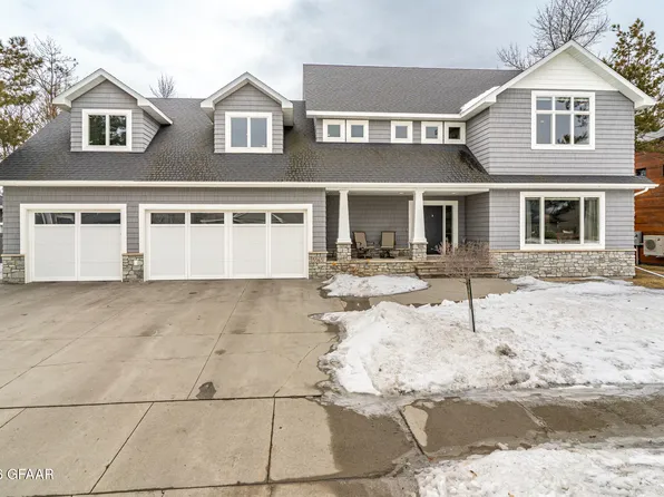 5565 Charlie Ray Dr, Grand Forks, ND 58201