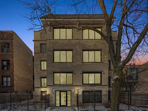 2nd image of 900 W Ainslie St #3H