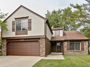 206 April Ave, Vernon Hills, IL