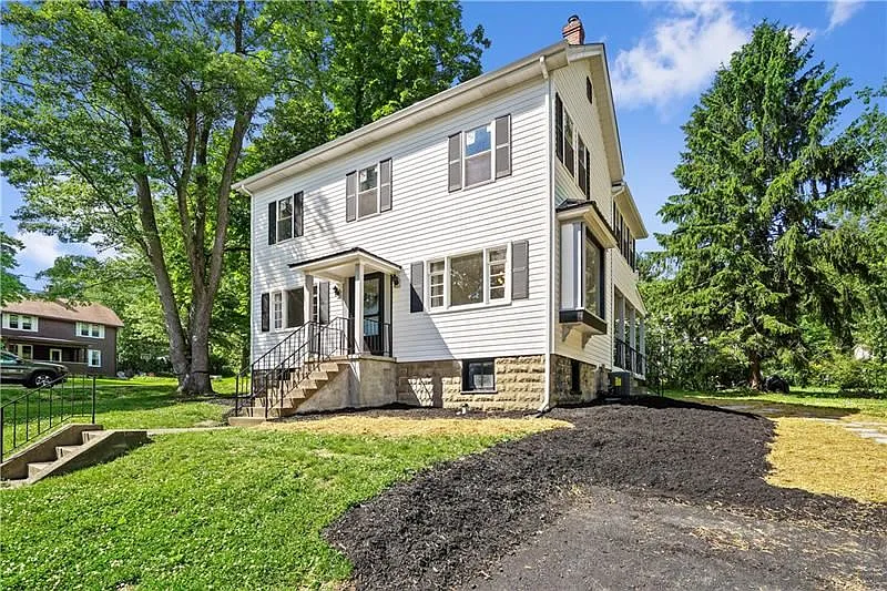 454 Woodlawn Rd photo 1