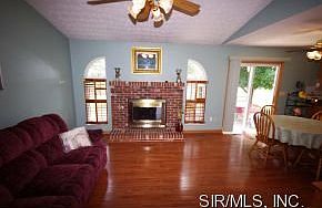 2nd image of 2309 Holiday Ln
