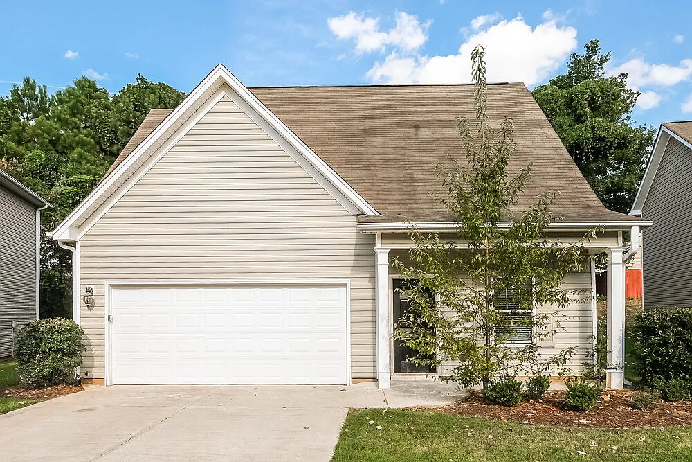 4 bed, 2.5 bath, 1615 sqft, $2,185 — Photo 1