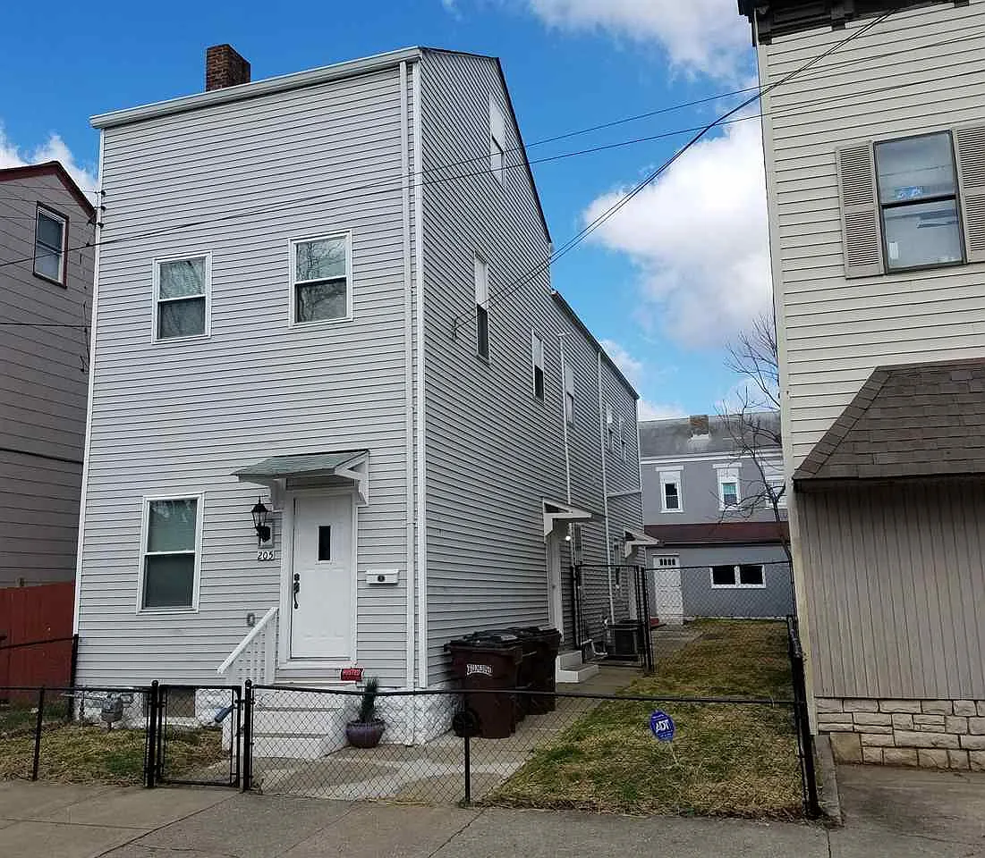 205 W 10th St photo 1