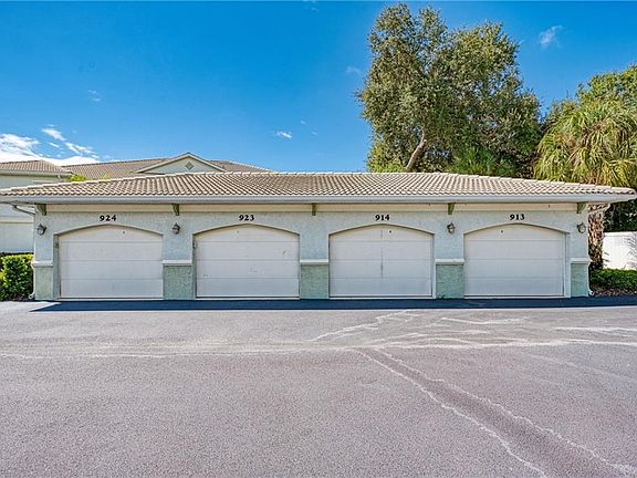 4th image of 900 Gardens Edge Dr #914