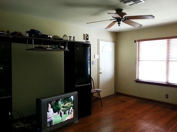 3rd image of 2312 Pomona Dr