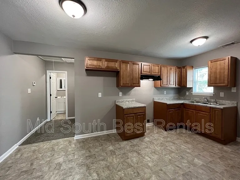 2430 Vollintine Ave — Photo 4